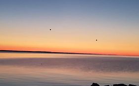 Bayview Lakefront Inn